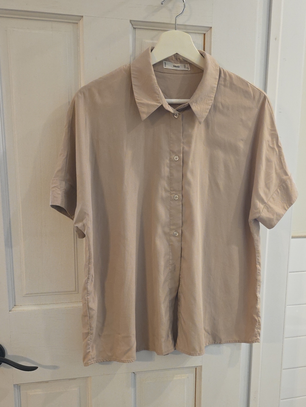 3/&24 Mango Beige Short-Sleeve Casual Button-Down Shirt Women on Men size 4